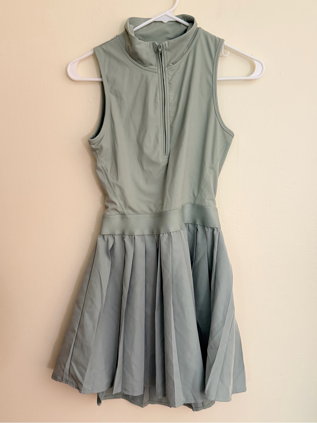 Sleeveless Pleated Athletic Dress In Sage Green